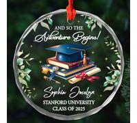 Décoration de Noël en verre « And So The Adventure Begins » 2025, cadeau de félicitations personnalisé, souvenir de remise de diplôme, souvenir de remise de diplôme