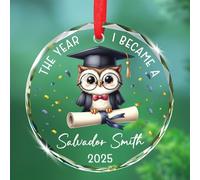 Décoration de Noël en verre avec nom personnalisé « The Year Became A Senior » pour sapin de Noël 2025, décoration de Noël en verre de félicitations personnalisées pour remise de diplôme ou université