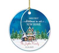 Décoration de Noël personnalisée « Our First Christmas in Our New Home » - Décoration de Noël 2025 - Nom personnalisé - Couple dans une nouvelle maison - Cadeau pour pendaison de crémaillère - Cadeau
