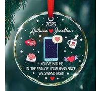 Décoration de Noël personnalisée « You've Had Me in The Pain of Your Hand Since We Swiped Right » - Décoration de Noël en verre pour rencontre en ligne - Noms/année personnalisés - Cadeau pour petit