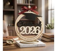 Décoration en bois marquant l'année de remise de diplôme 2026 avec structure simple et design ciblé pour une utilisation de bureau (1)