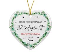 Décoration en céramique « First Christmas at New Home » 2025 - Décoration personnalisée pour 1er Noël dans notre nouvelle maison - Nom et adresse personnalisés - Cadeau de Noël 2025 pour pendaison de