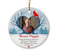Décoration en céramique « When Someone You Love Becomes A Memory » - Décoration de Noël avec nom personnalisé et photo - Décoration de Noël cardinal rouge - Cadeau pour la perte de vos proches