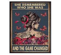 Décoration murale en métal avec inscription « She Remembered Who She was and The Game Changed Shop Man Cave Garage Home Bar » Cadeau pour les amoureux 20,3 x 30,5 cm