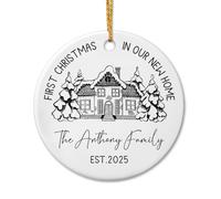 Décoration personnalisée en céramique « First Christmas in Our New Home » - Cadeau pour Noël 2025 - Pour pendaison de crémaillère - Date et nom personnalisés - Couple Mr Mrs 1er Noël dans une nouvelle