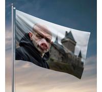 Décorations de dortoir pour les gars du collège Un homme avec un nez de cochon devant un château. Drapeau pour les garçons Drapeau pour les meubles de salle de jeux (60 x 90 cm)