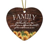 Décorations de Noël en céramique en forme de cœur en forme de famille sur un arbre que nous cultivons tous dans différentes directions mais nos racines restent comme une seule décoration pour sapin de