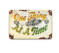 DEGUANG Panneau en étain vintage avec citations amusantes « One Thing at A Time » - Sense of Art - Décoration de cuisine - 20,3 x 30,5 cm