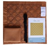 DELICATELA Sashiko | Kit de broderie japonaise | Tissu de 68 cm x 34 cm pré-imprimé (30 cm x 30 cm) | Fil naturel spécial pour Sashiko | Aiguille longue | Instructions de broderie Tuile (Vagues)