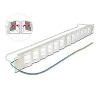 Delock 19" Keystone Patchpanel mit 24 neigbaren Ports und Entlastungsschiene (67066)