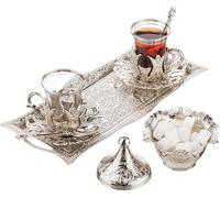 DEMMEX Service à thé et café turc pour 2, 2 verres, porte-verres en métal, soucoupes, cuillères, sucrier et plateau, gravé, plateau de 30,5 x 12,7 cm, capacité de 10 ml (métal zamak, argent)