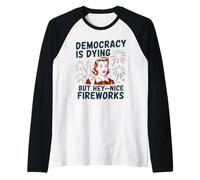 Democracy is Dying But Hey Nice Fireworks Satire Politique Manche Raglan