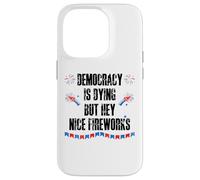 Democracy is Dying But Hey Nice Fireworks US 4th of July USA Coque pour iPhone 14 Pro