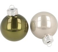 Des boules de Noël brillantes en verre véritable pour une décoration festive