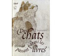 Des chats passant parmi les livres