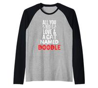 Design griffonné avec nom de Chat - Tout ce Dont Vous Avez Besoin, C'est l'amour Manche Raglan