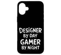 Designer by Day Gamer by Night Coque pour iPhone 16 Plus