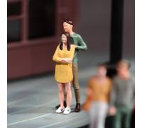 DEZARO Figurines miniatures 1/87 1/64 1/43 1/24 pour couple, échelle, pour couple, stand-amateurs, scène de rue, bricolage, accessoires créatifs, diorama, cadeau (peint, échelle 1/43)
