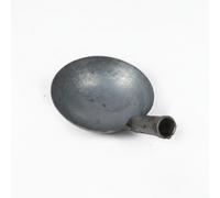 DimyFew Louche en Fer Tête de Louche Cuillère Pelle Matériau Trempé Résistant et Construction Monobloc pour Durabilité et Lourde Adaptée aux Chantiers Fermes Ateliers Entrepôts, 20,5 Cm
