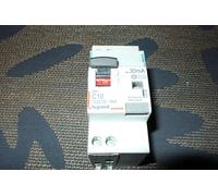 DISJONCTEUR DIFFERENTIEL 10A 30mA COURBE C TYPE AC 410784 LEGRAND DX3 10AMPERES
