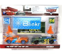 Disney Cars Lot de 2 drapeaux et panneaux préférés des fans de 2022 avec drapeaux et panneaux de l'équipe de course : (Ryan Inside Laney et Herb Curbler Blinkr Faux Wheel Drive Extreme Sports)