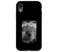 Distressed Seal Selfie at Pyramids Funny Vintage UFO Alien Coque pour iPhone XR