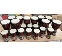 Djembés pour écoles et groupes de jeunes. Lot de 30 djembés mixtes ; 10 djembés milieu de gamme de 30 cm de haut et 10 djembés de 20 cm de haut - Économisez 39,80 £ sur les prix individuels