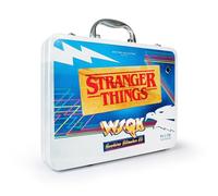 Doctor Collector Stranger Things WSQK Hawkins Hitmaker Memories Collector's Box Coffret Collector en édition limitée, Coffret métallique avec Vinyle Exclusif et répliques Officielles