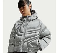 Doudoune oversize en duvet Therma-FIT Nike Swoosh Series pour femme Metallic Silver/Light Smoke Grey XS (FR 34-36)