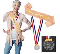 DPKOW Accessoires Cadeau de Retraite pour Femme, Miss Retraite Écharpe Retraite Médaille pour Femme Kits de Déguisement Fête de Retraite Gadget pour Femme