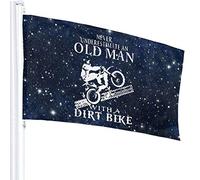 Drapeau 3 X 5 NE JAMAIS SOUS-ESTIMER UN VIEIL HOMME AVEC UN DIRT BIKE 100% Polyester Monocouche Drapeaux Translucides 90 X 150CM