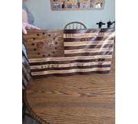 Drapeau américain en bois ondulé fait à la main - Décoration patriotique parfaite pour la maison ou le bureau - Idée cadeau unique pour les vétérans et les patriotes