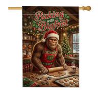 Drapeau amusant de maison de Noël avec citation Sasquatch Baking Holiday 71 | Sasquatch Biscuit de pâtisserie, drapeau de pelouse, chapeau de Père Noël et tablier, cuisine rustique
