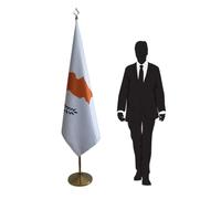 Drapeau Chypre avec mât et pied - drapeau protocolaire officiel pour ambassades, institutions gouvernementales, collectivités locales, établissements éducatifs et conférences. Code CN7-CY-L