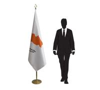 Drapeau Chypre avec pied et mât - drapeau officiel pour usages protocolaires, événements diplomatiques, ambassades, consulats, institutions, collectivités, universités et conférences. Code CN6-CY-L