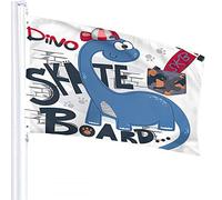 Drapeau de dinosaure 1,2 x 1,8 m mignon garçon de dinosaure portant un chapeau rayé rouge avec des drapeaux extérieurs de planche à roulettes grandes bannières de cour de bienvenue décoration de pel
