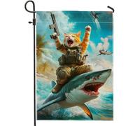 Drapeau de jardin amusant en forme de chat chevauchant un requin, illustration tigrée orange, décoration côtière, drapeau de cour, décoration de pelouse d'été double face, 30,5 x 45,7 cm