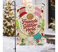 Drapeau de jardin avec citation de Noël Friends Gather Here 30,5 x 45,7 cm | Chapeaux de Père Noël, drapeau de cour, chaises festives, thème de salle à manger, sentiment chaleureux et accueillant