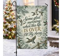 Drapeau de jardin avec citation d'hiver « I'll Fly Away Mallard Duck » 30,5 | Canards volants, drapeau de pelouse, branches de pin, baies de houx, clôture en bois rustique, citation spirituelle d'hymne