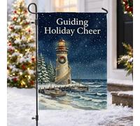 Drapeau de jardin avec citation en anglais « Coastal Lighthouse Winter | Thème d'hiver côtier, drapeau de cour, paysage enneigé, décoration nautique, affichage de vacances en plein air