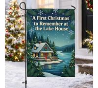 Drapeau de jardin avec citation First Christmas Lake House 30,5 x 45,7 cm | Scène de maison de lac, drapeau de pelouse, paysage d'hiver, guirlande lumineuse festive, arbres à feuilles persistantes