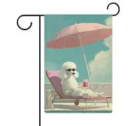 Drapeau de jardin caniche blanc buvant sur une chaise longue en toile de jute double face 30,5 x 45,7 cm
