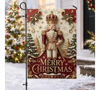 Drapeau de jardin Casse-Noisette Regal 30,5 x 45,7 cm | Motif soldat royal, drapeau de pelouse, accents dorés, silhouettes de pin, nœuds décoratifs, motifs de flocons de neige