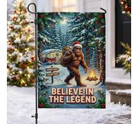 Drapeau de jardin humoristique avec citation de Noël Sasquatch 30,5 x 45,7 | Sasquatch Illustration, drapeau de cour, scène de forêt enneigée, guirlande lumineuse colorée, feu de camp confortable