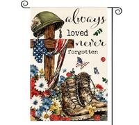 Drapeau De La Fierté Toujours Aimés, Jamais Oubliés, Héros, Soldats, Bottes Militaires, Patriotiques Amusant Drapeau Suspendre Bannière De Cour Pour Vacances D'Intérieur Patio 12X18 Inch