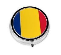 Drapeau de la Roumanie, cette petite boîte à pilules ronde est un organisateur de médicaments de voyage portable avec trois compartiments pour ranger les médicaments quotidiens.