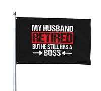 Drapeau De Pirate Personnalisé Drapeaux Mon Mari Est À La Retraite Mais Il A Toujours Un Patron Double Couture Bannière Extérieure Pour Jardin Bar Balcon 90X150Cm