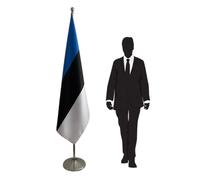 Drapeau Estonie avec pied et mât - drapeau national officiel pour usages protocolaires, ambassades, consulats. Diamètre pied Ø 360mm, inox finition argentée, hampe pointe ronde. Code CN2-EE