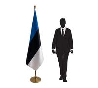Drapeau Estonie avec pied et mât - symbole destiné aux institutions, ambassades, collectivités locales et cérémonies internationales. Pied Ø 360mm, inox finition dorée, pointe ronde. Code CN7-EE