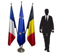 Drapeau Europe, Belgique et France avec mâts et pied. Drapeaux pour bureau. Drapeaux sur hampes. CN4-EU-BE-FR